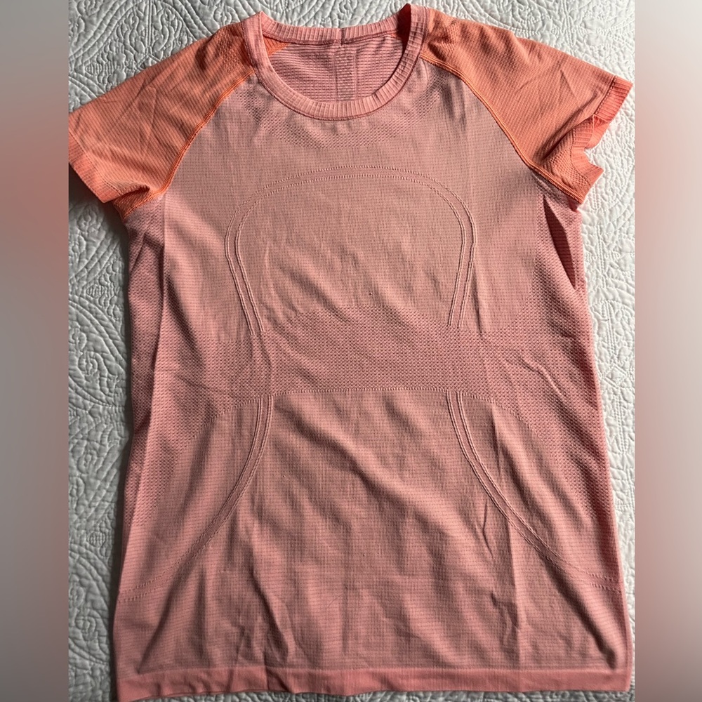 Vintage lululemon short sleeve t shirt snag barely noticeable on front Size 10
